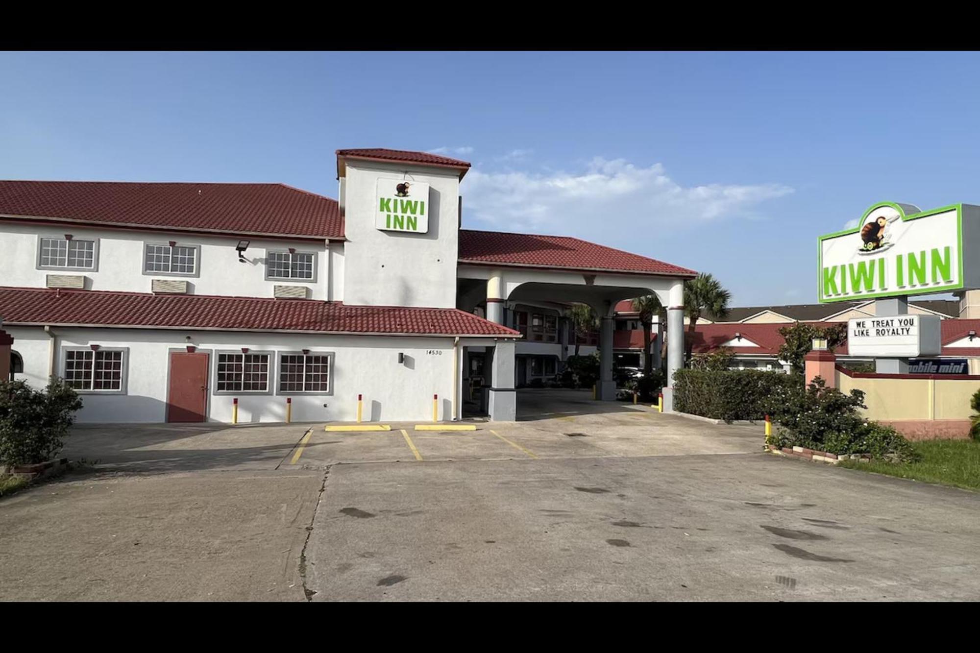 Kiwi Inn Willowbrook Hwy249 Louetta Exterior photo
